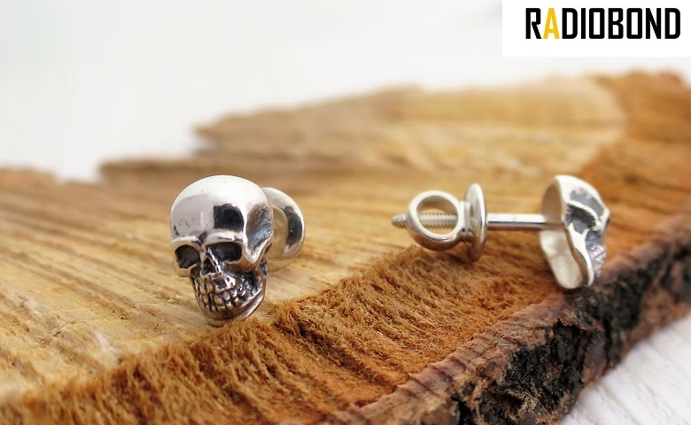mens-skull-earrings